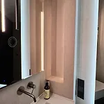 Omega Premium شقة فندقية 4*