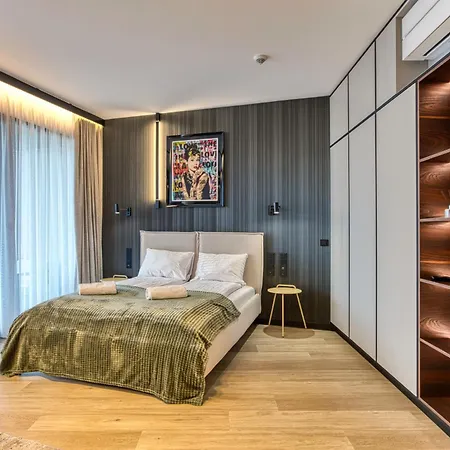 Aparthotel Omega Premium